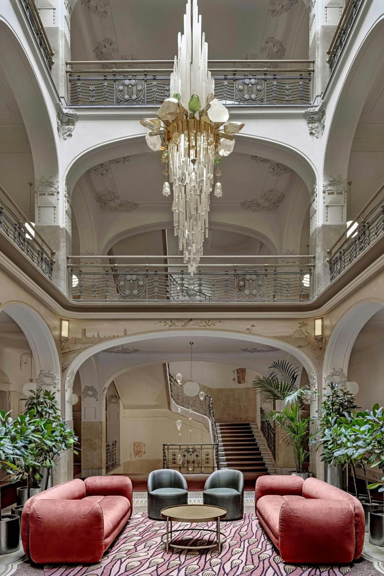 Hotel W