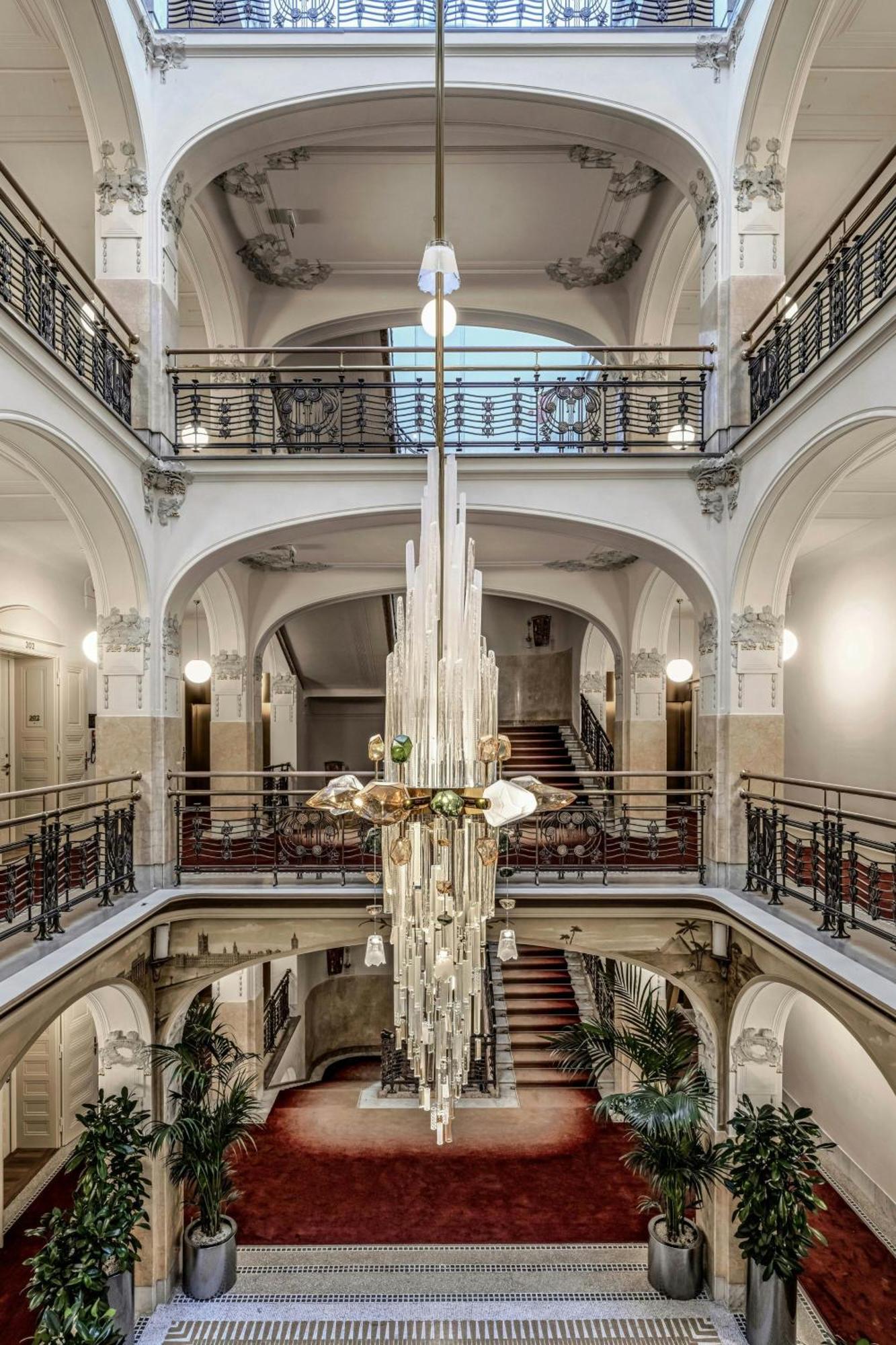Hotel W 5*