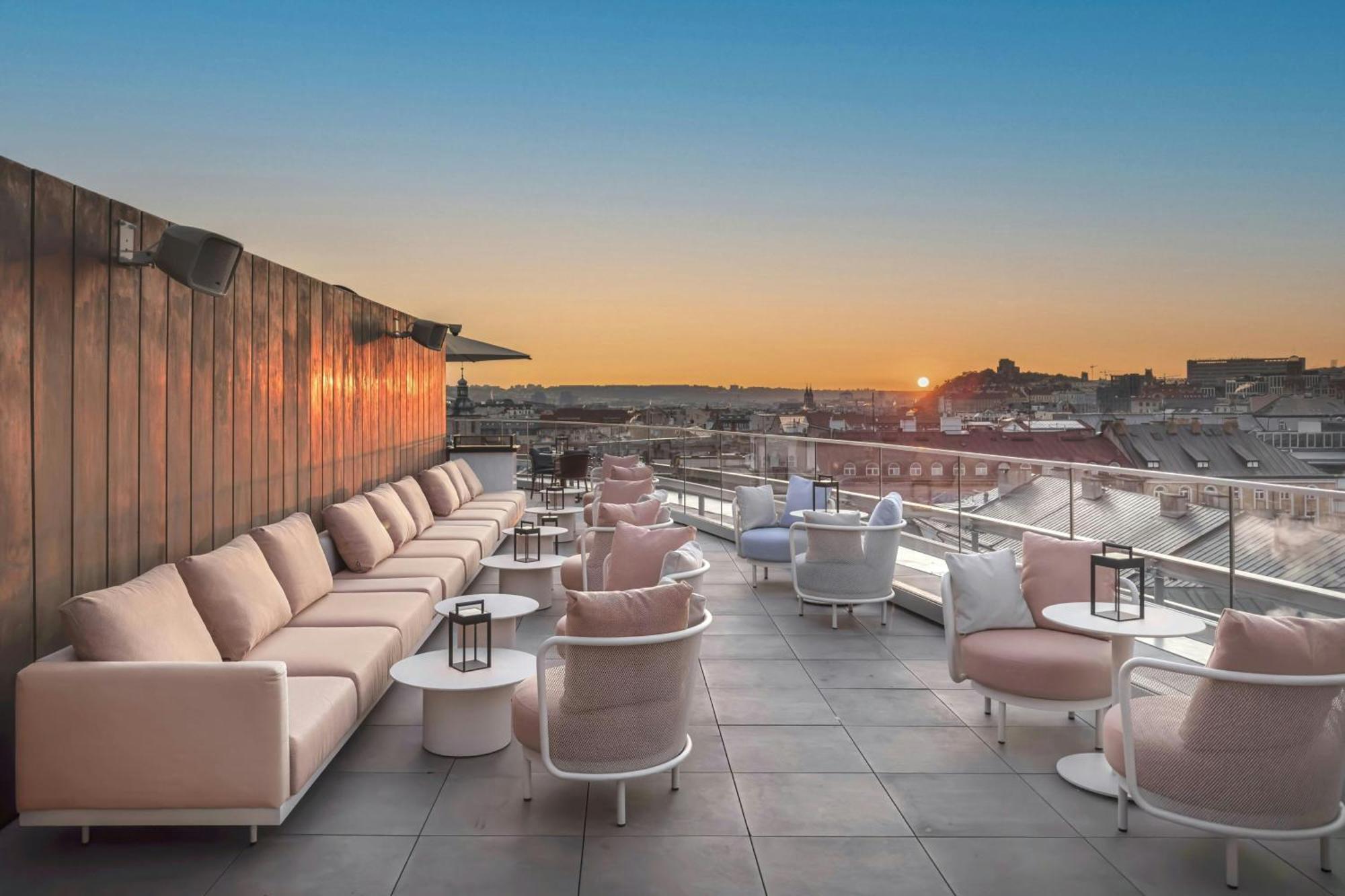 W Hotel 5*